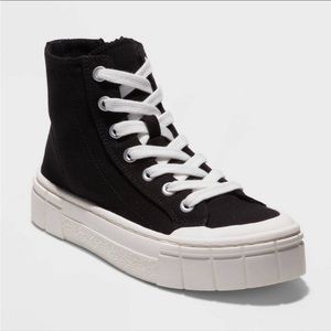 Mad Love Mai High-Top Sneakers - black